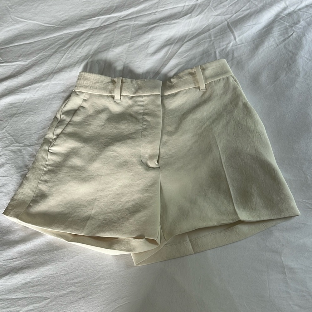 Aritzia Wilfred white shorts size 2